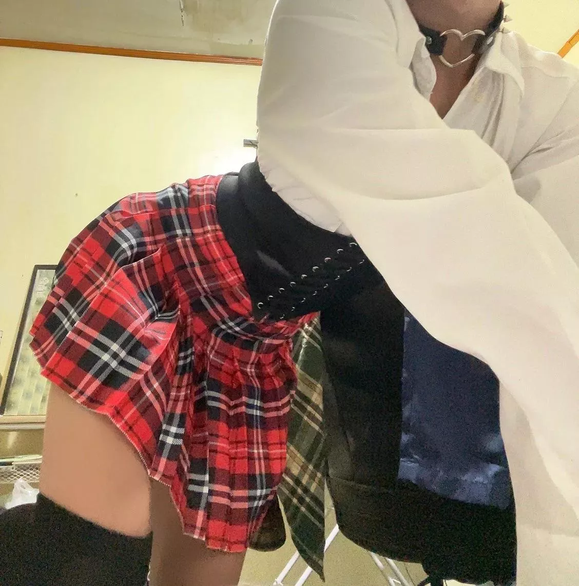 I hate Mondays, but I love my outfit