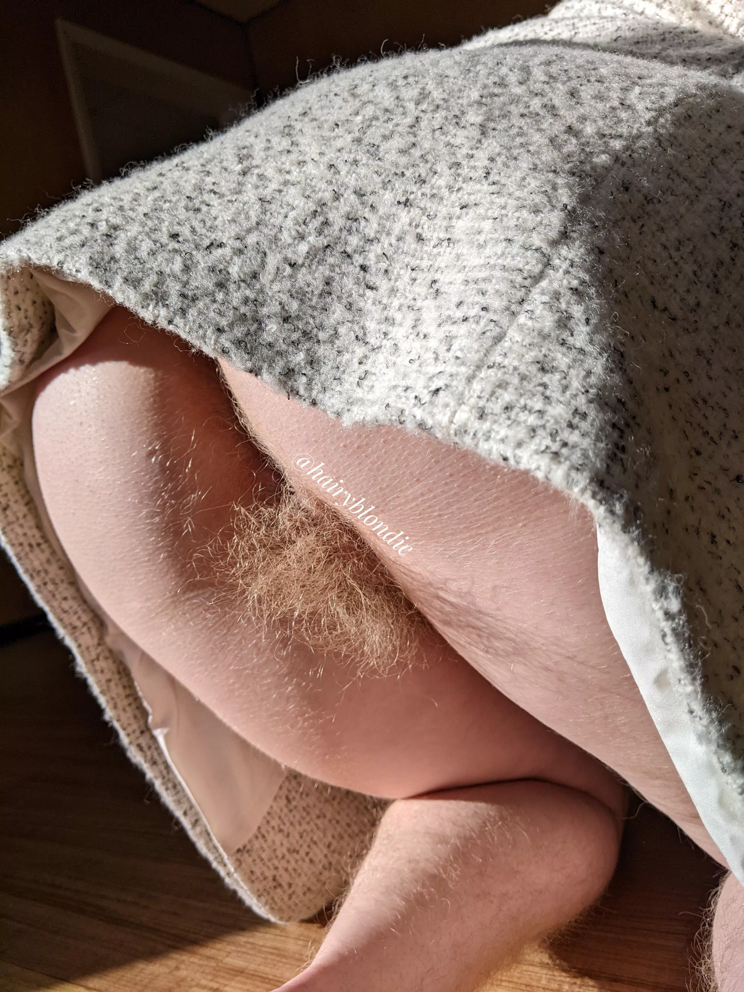 I'm not wearing panties under my coat [h]