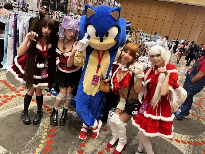 me (chocola) and my friends at a con :3