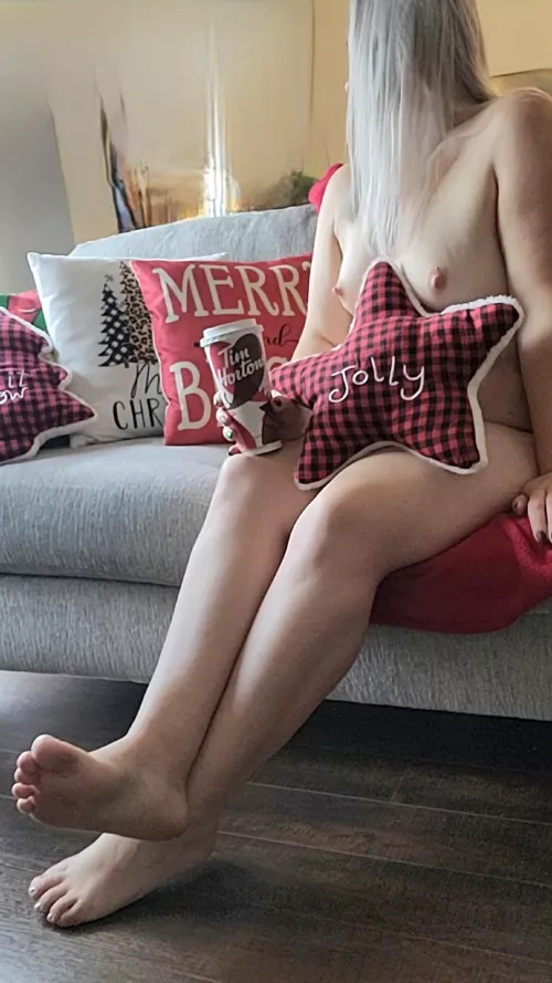 Mondays suck. Getting naked helps 💁‍♀️