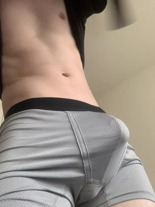 My bulge is irresistible 😍