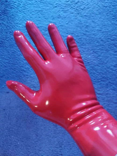 Only gloves, but it's a start, so nice to wear ❤️💦