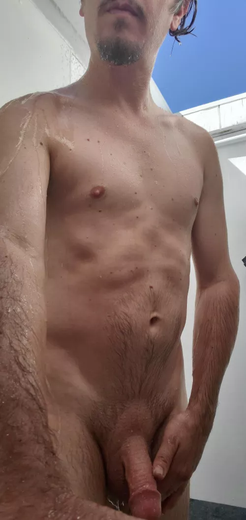 Outdoor showers leave me dripping 💦;)