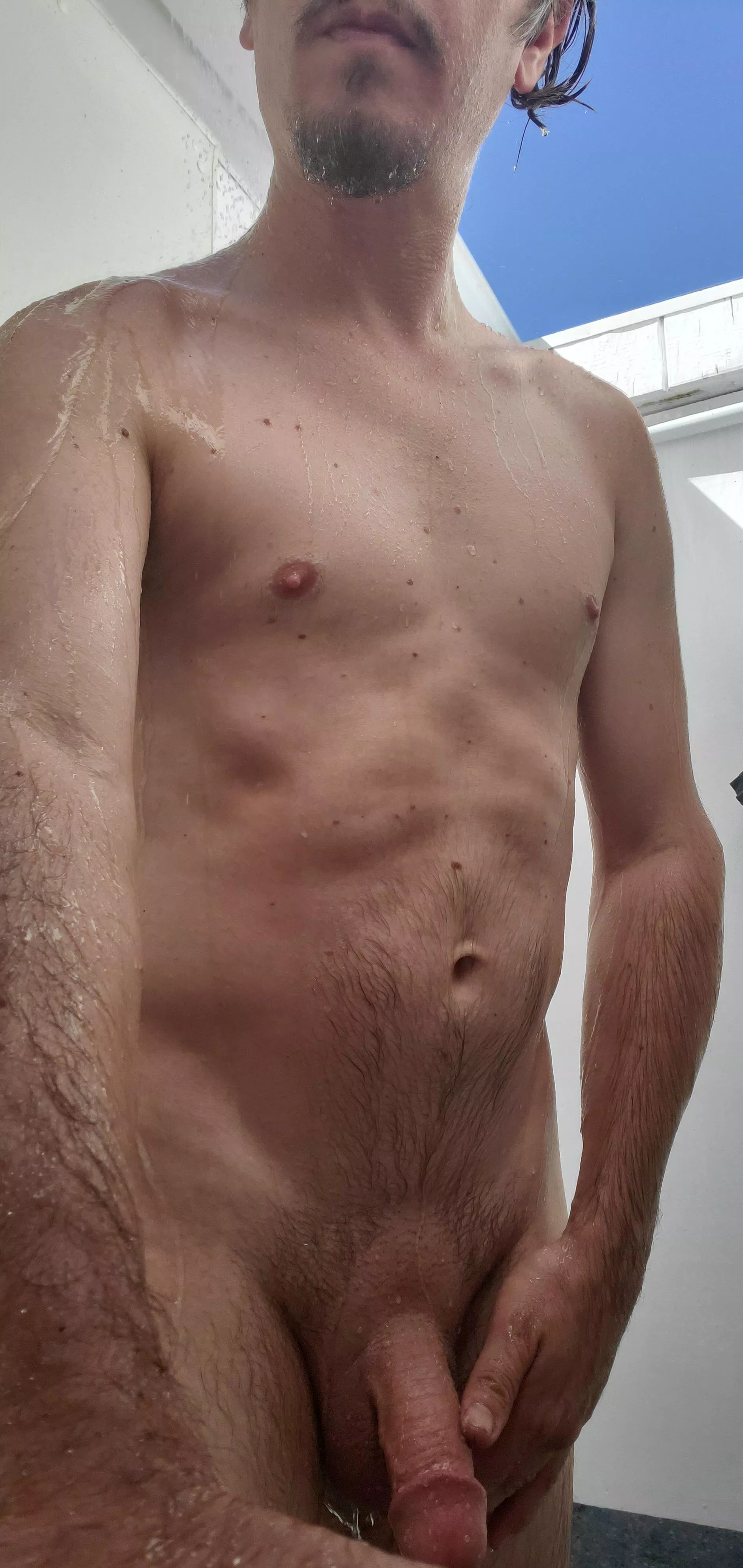 Outdoor showers leave me dripping 💦;)