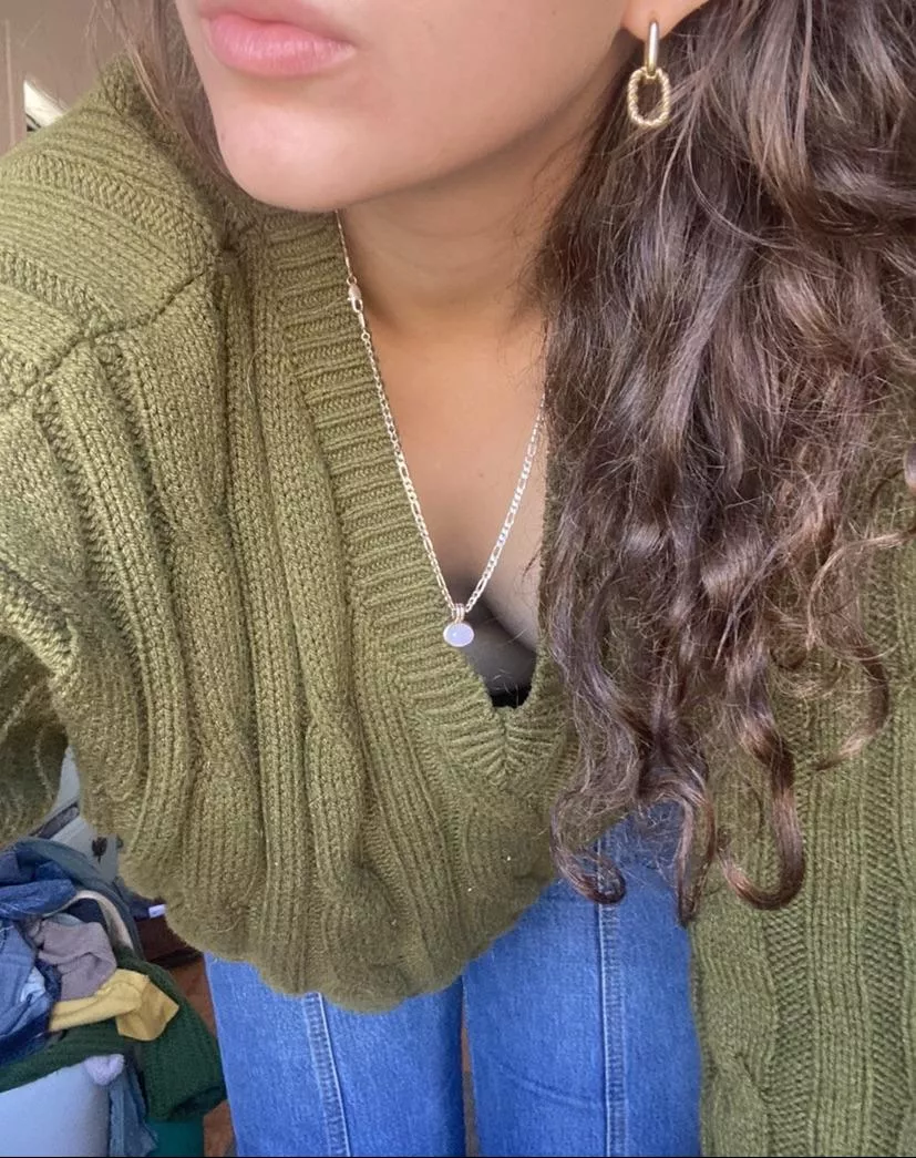 POV: I’m showing you my cute little necklace and trying not to slip 🤭😉