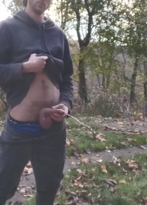 Quick piss pic outside for the guys here who get turned on by that