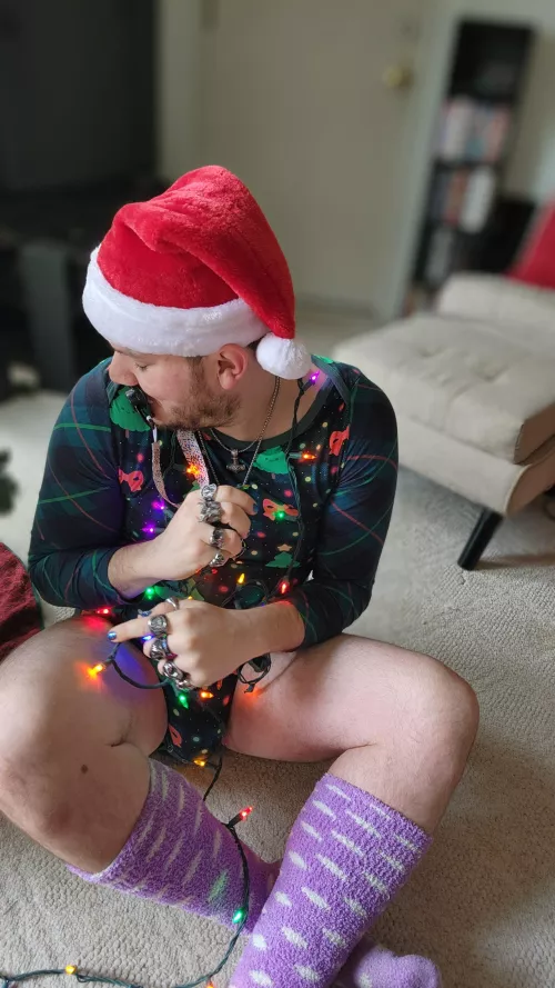 Silly baby, that's not where the lights go 🤭