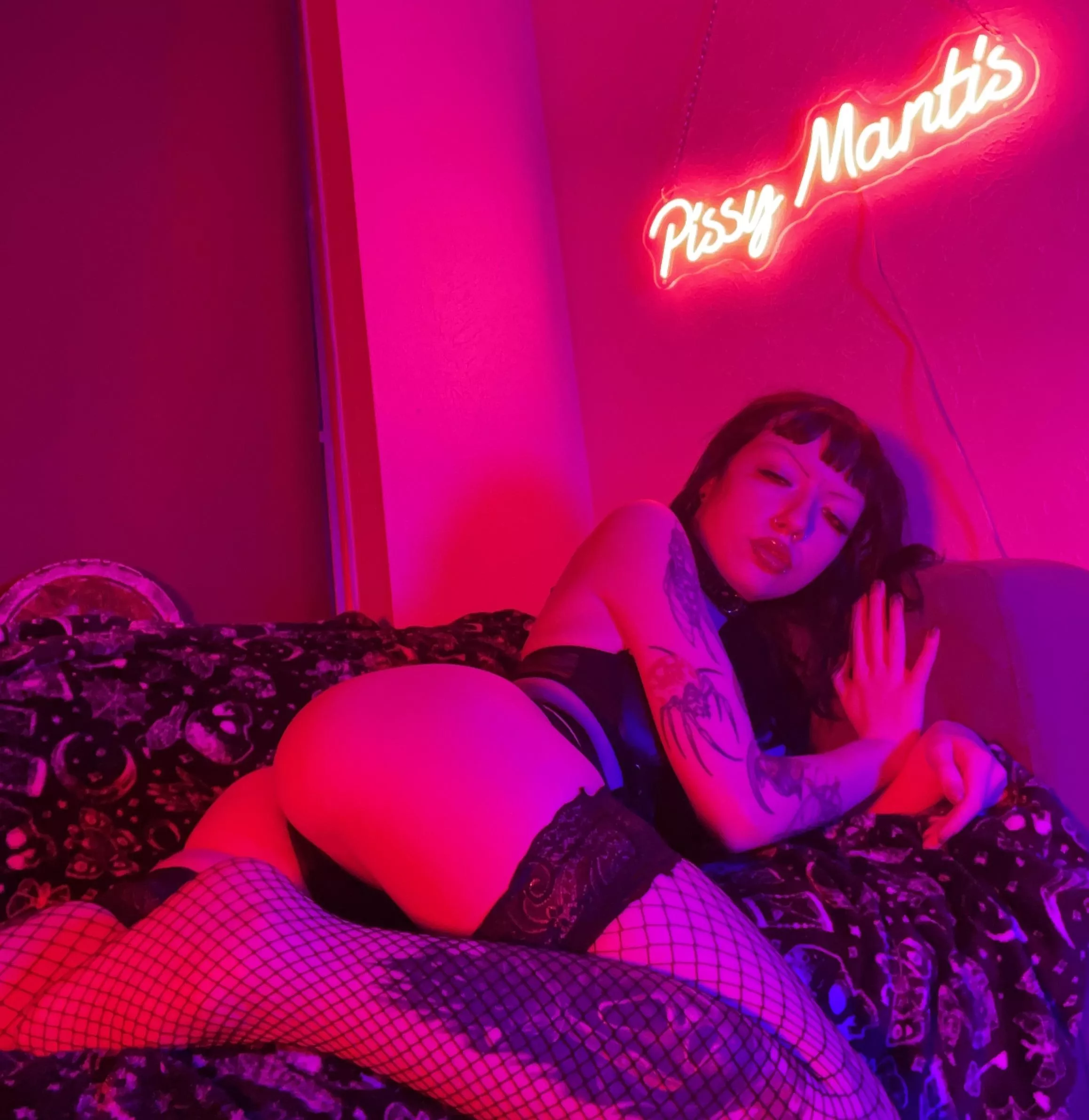 Waiting to be fucked in my boipussy🥱🥵