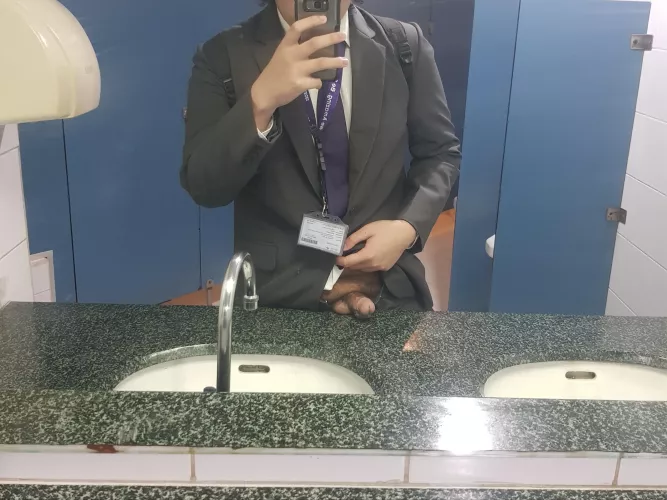 Will you play with me in the uni restroom?💦 Hmu 👀