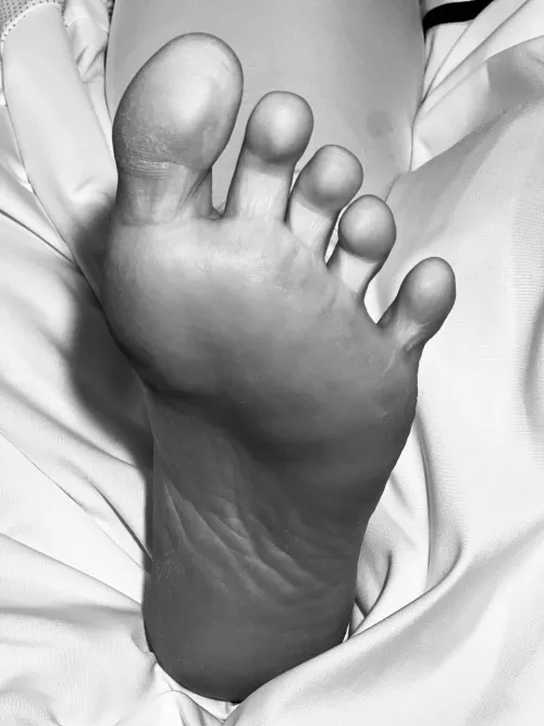 You know you like my cute toes
