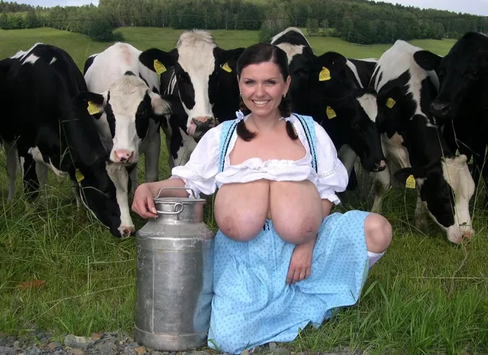 I feel very well that behind Milena there are several who are jealous of her breast attributes , aren't they ?