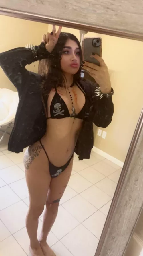 Casual bikini pic for the day 😇