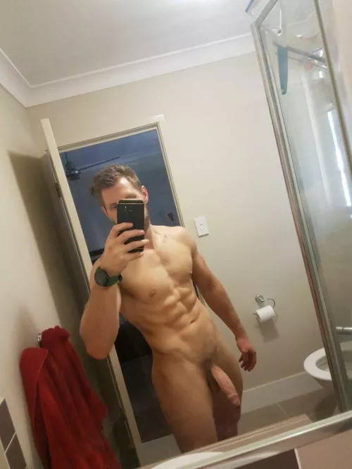 (M) post workout shower selfie