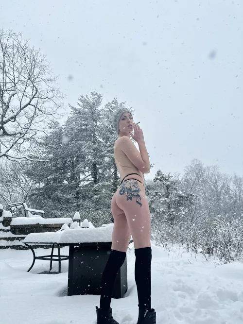 My nips aren’t the only thing that will cut 👀❄️😮‍💨