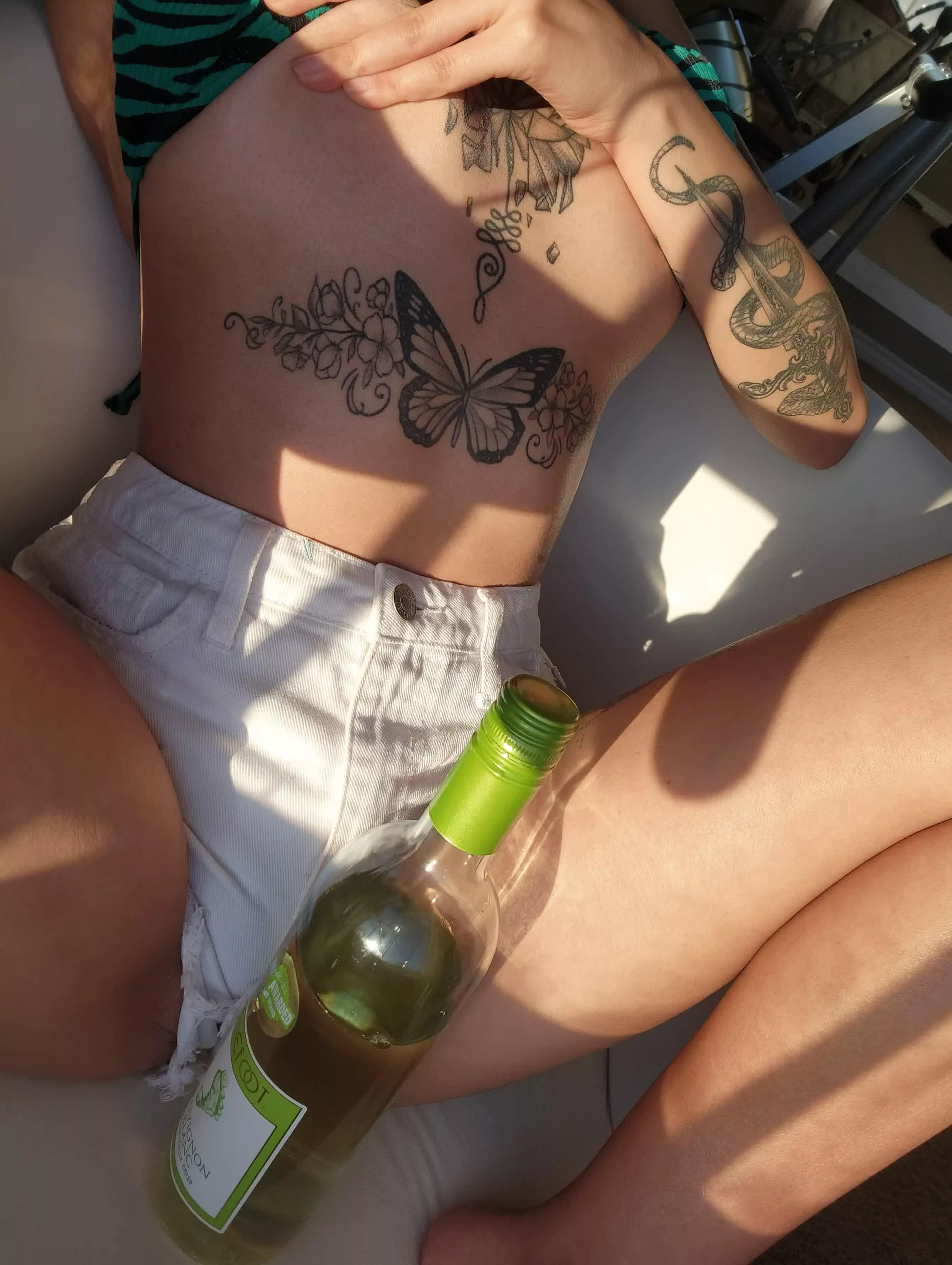 All I can offer is all you can eat pussy.. you in..