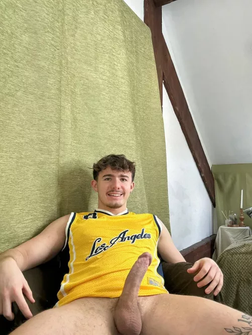 Are you brave enough to let me go balls deep? 😈?