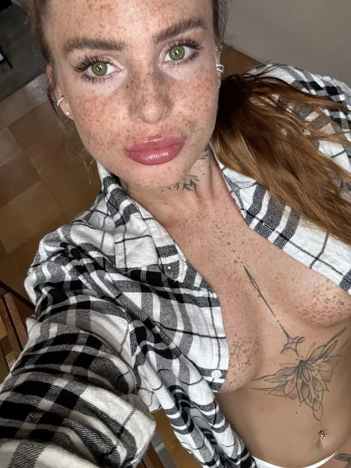 Does this shirt look better opened or closed [IRTR]