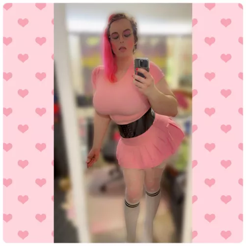 how come I look like this, on a Friday night && the only thing getting boned is my waistline? 😭