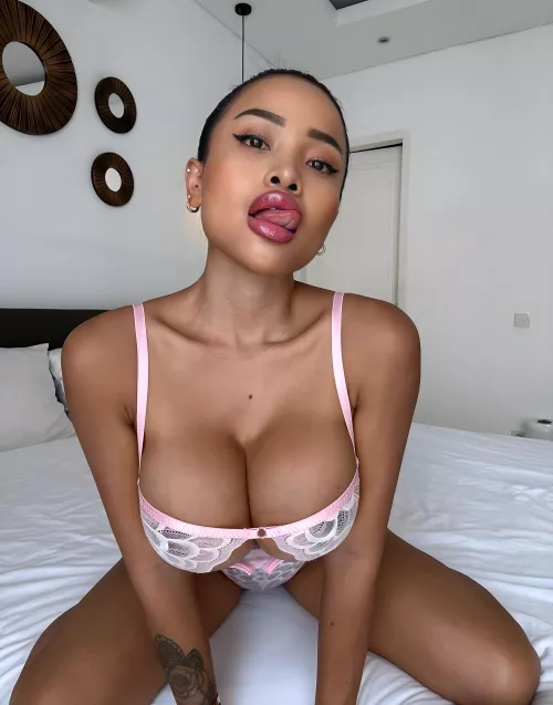 I hope my 2024 will be filled with saline, silicone and fillers!! 💖