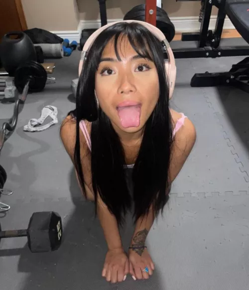 i wanna show you my full nudes, my pussy is sooo hairy ;) (f)