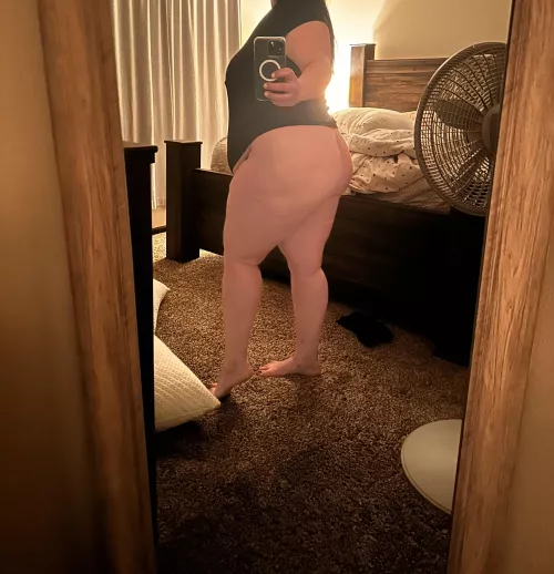 I’ve really been into full body mirror selfies lately 😋😘