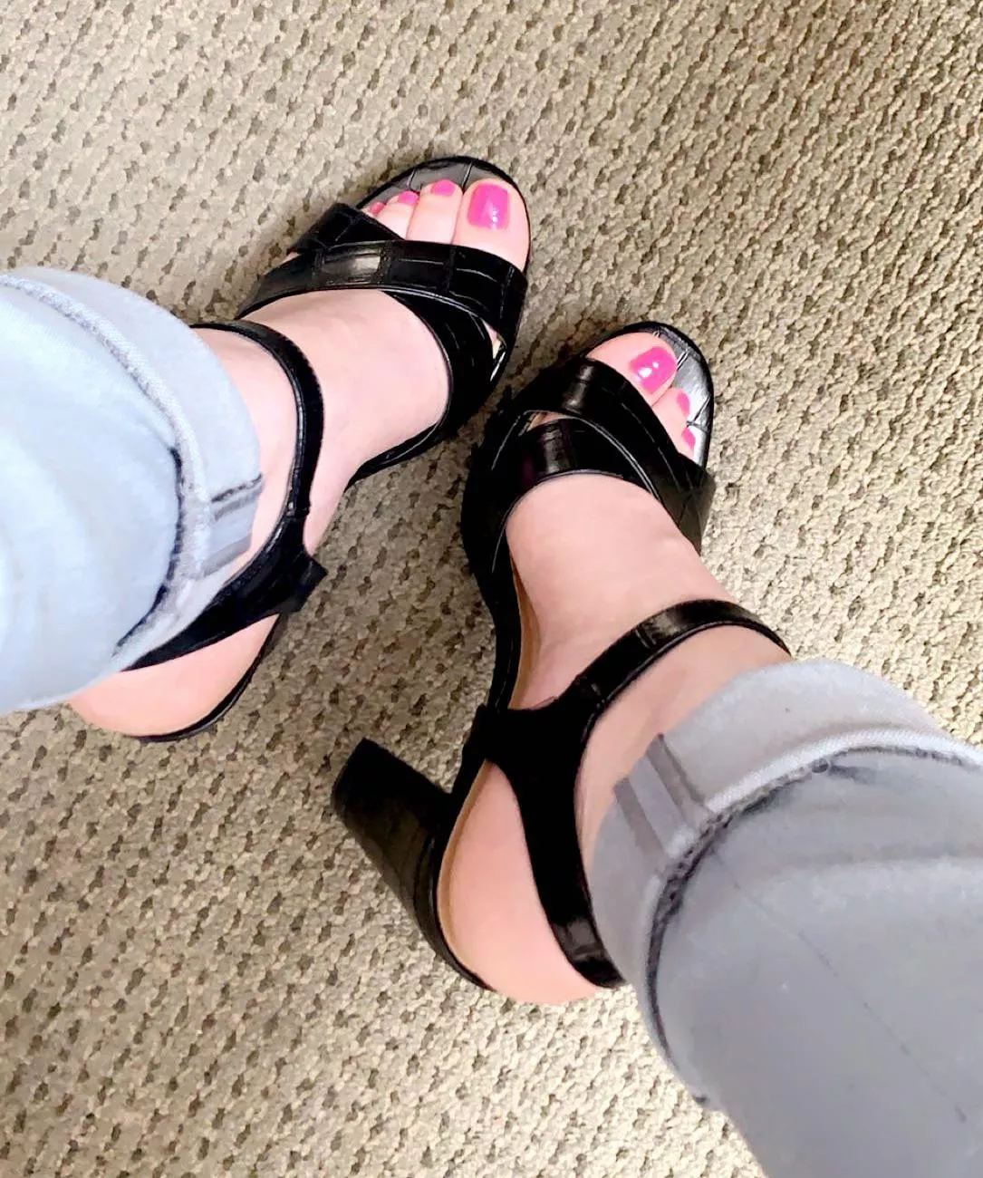 Pink toes and black shoes, perfect combo for college