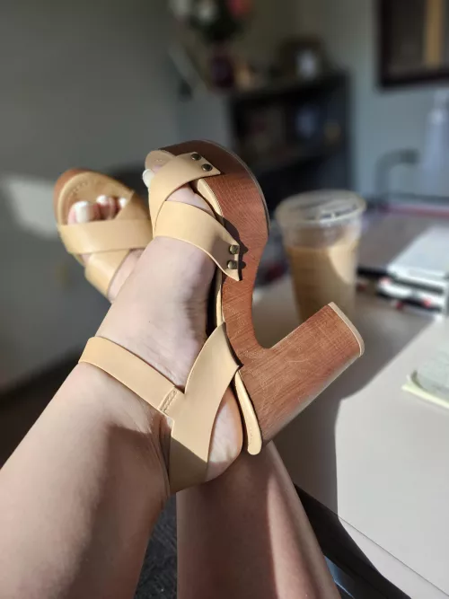 Some people are made of plastic.. some people are made of wood🤎