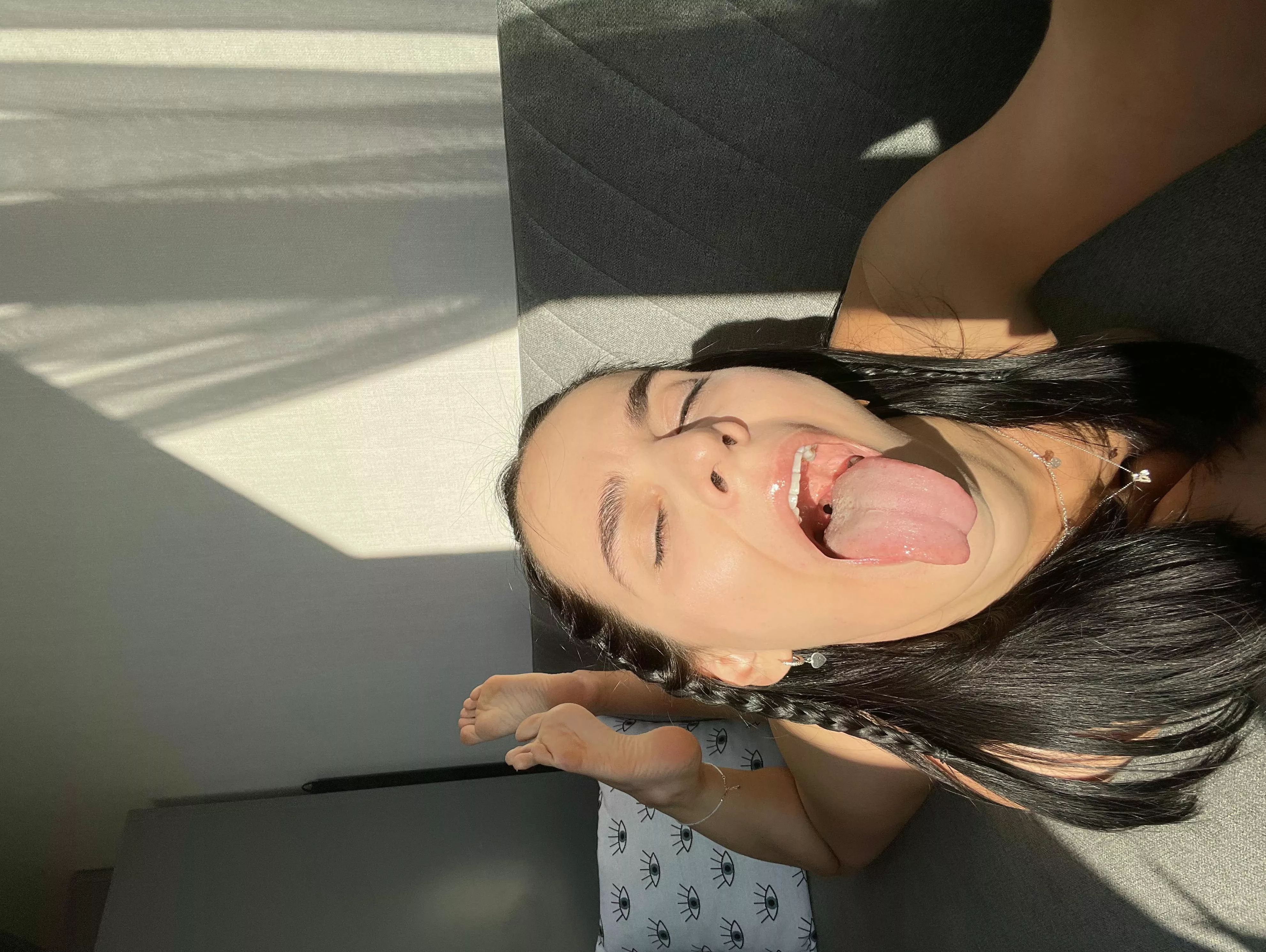 would you like having your dick in between my feet? 😛