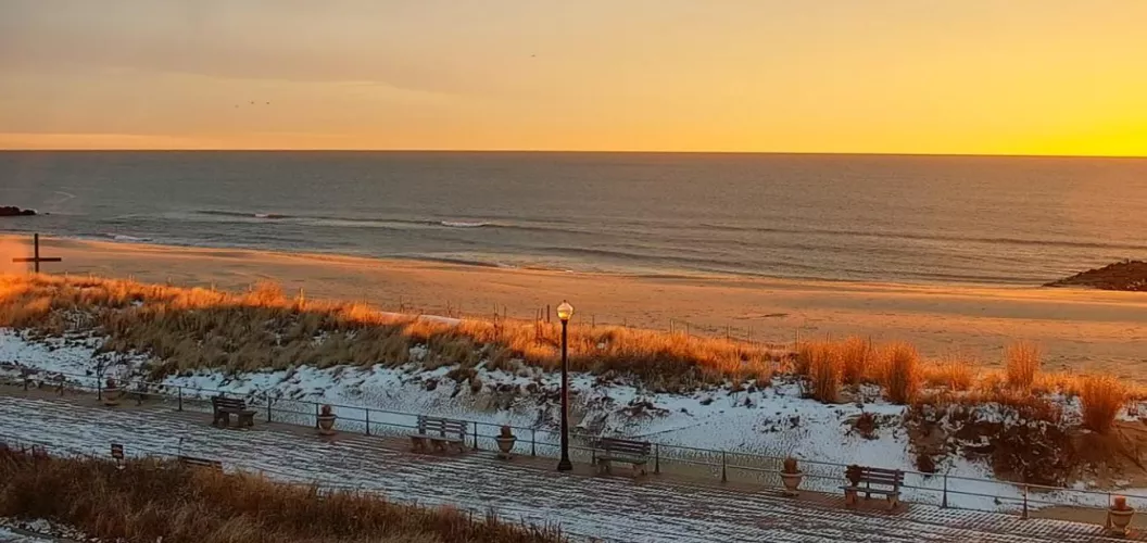 Chilly morning on the Jersey shore today 🤙🏻🎶🎶