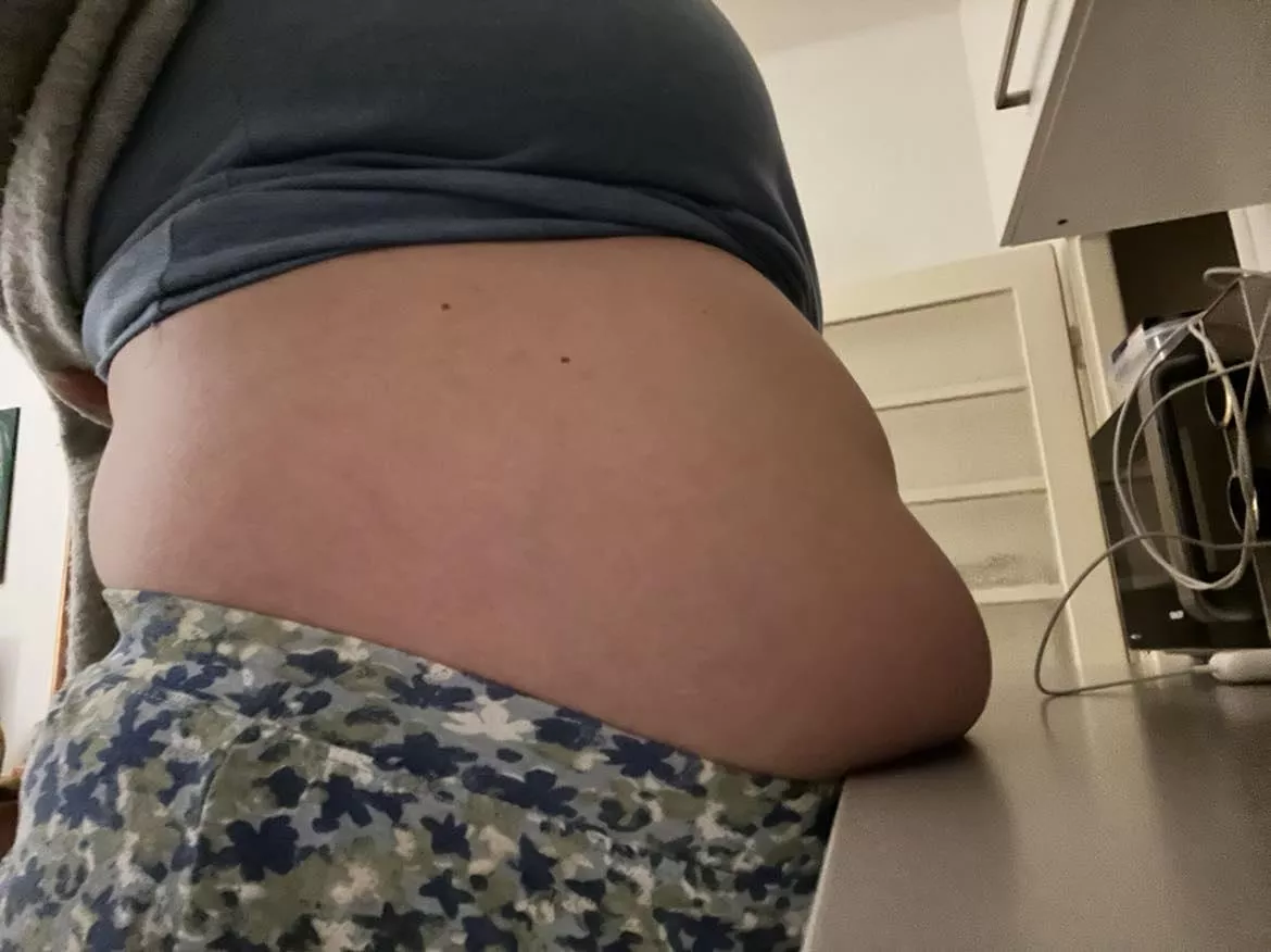 Gut resting nicely on the counter 😏