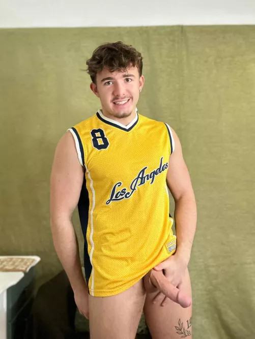 Would you let a 6ft giant breed you??