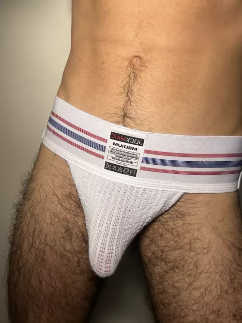 18 here, first time trying a jockstrap. Let me know your opinion ;)