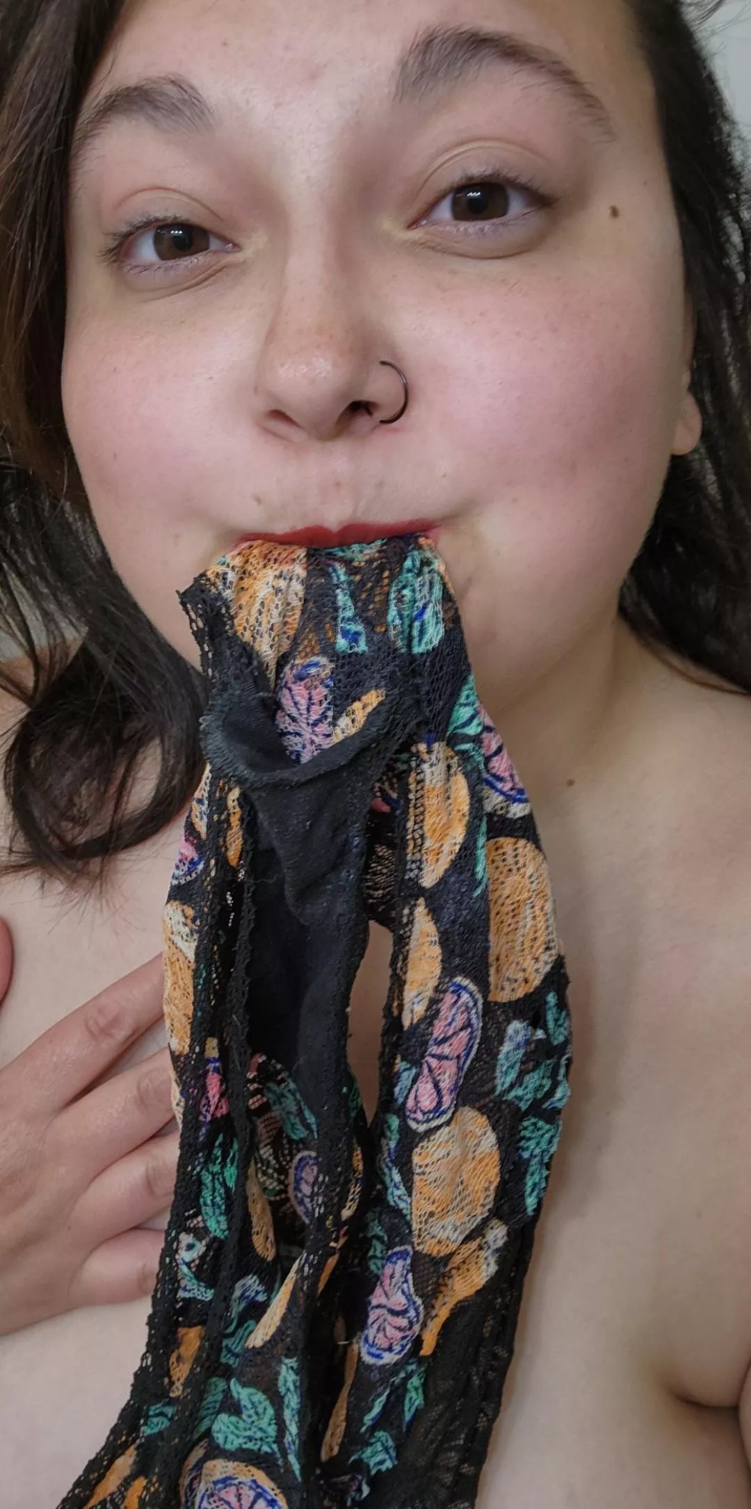 Cirtus lace and red lipstick