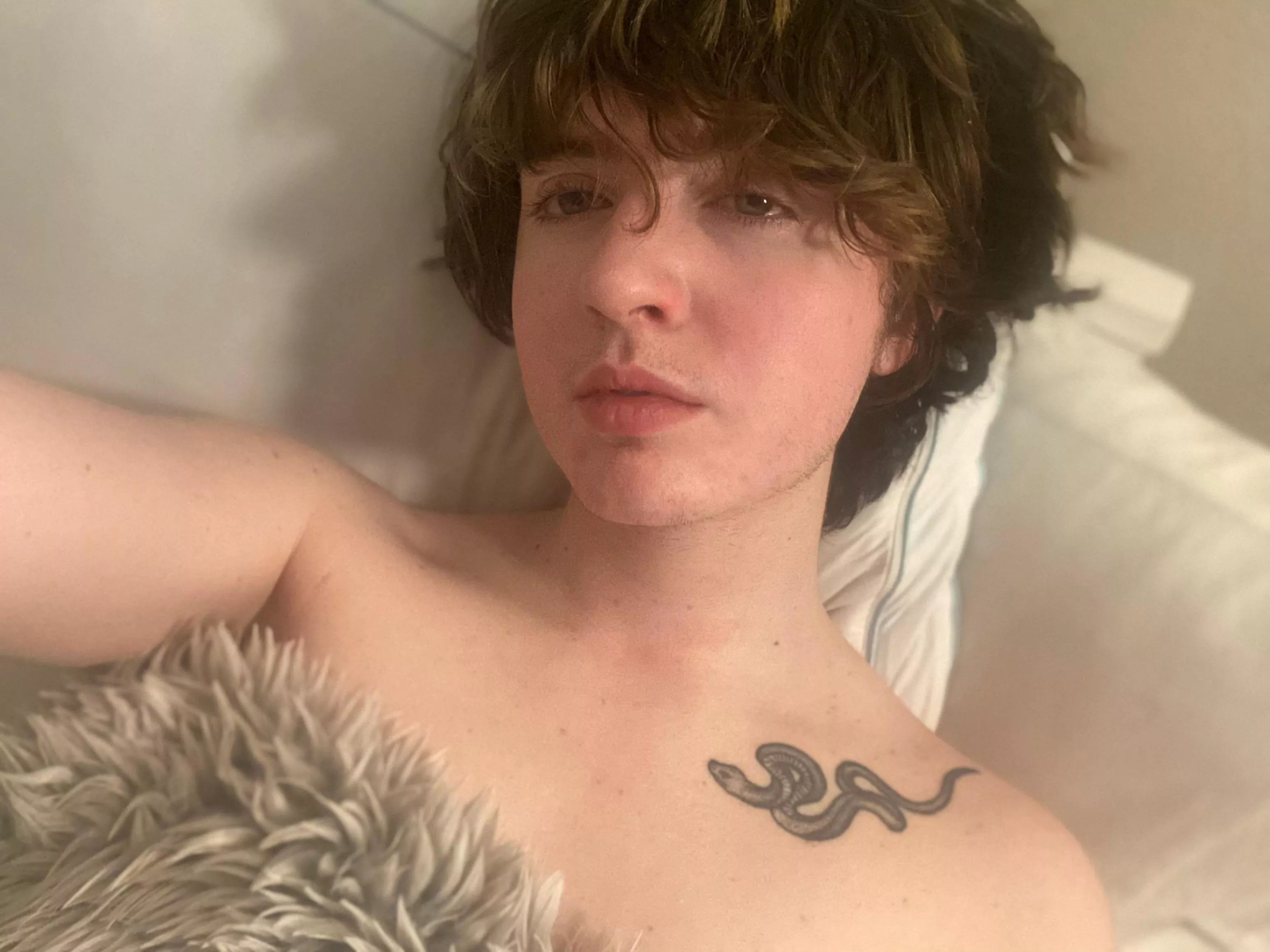 Have some facial hair (key word some) 🥰