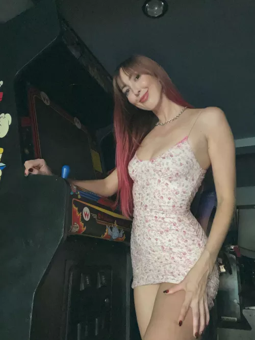 I can be your slutty and nerdy gf