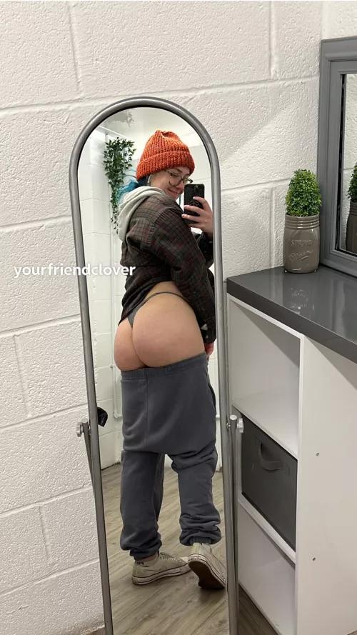 Late night gym bum selfie