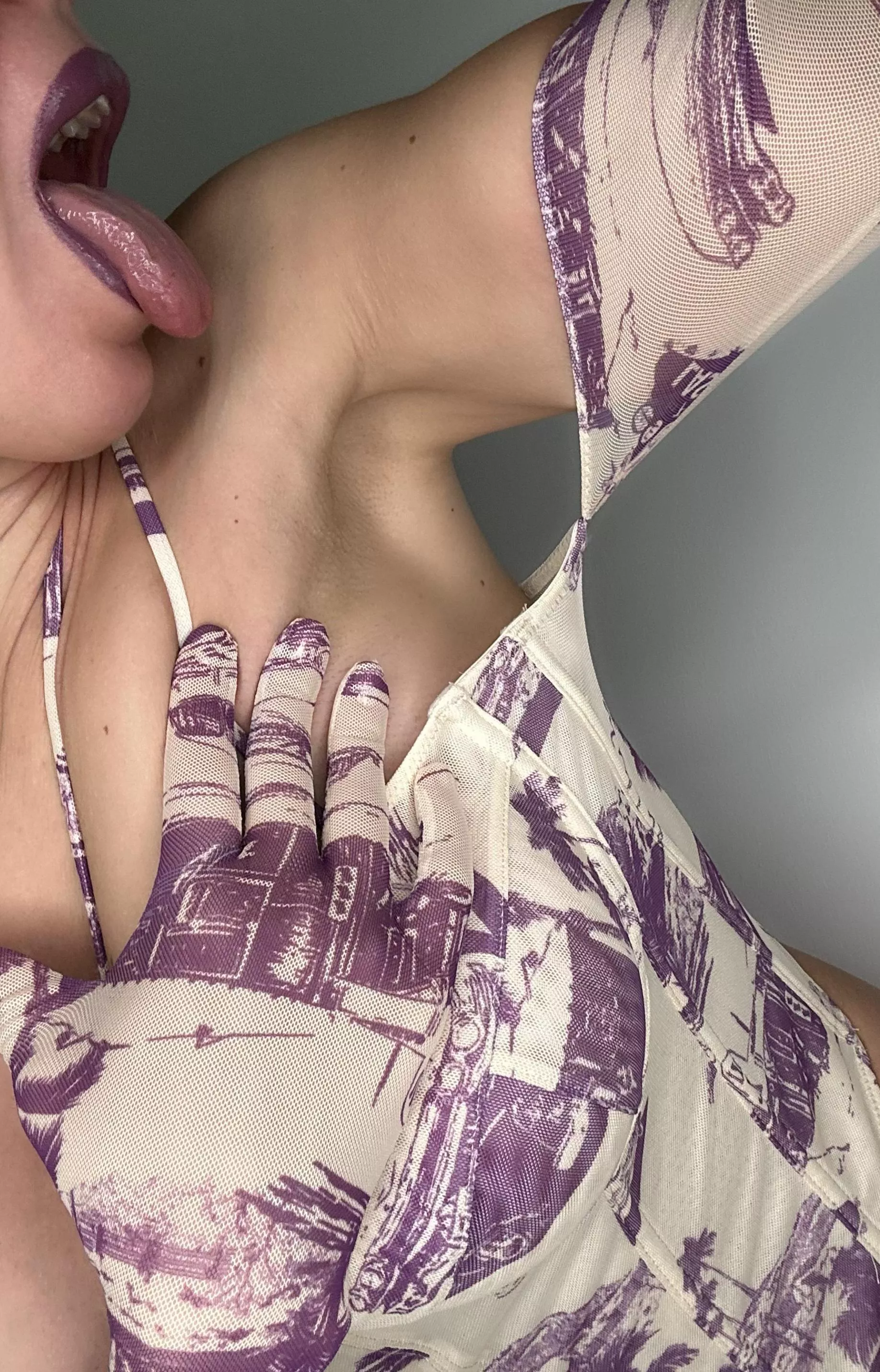 Would you dare to lick my old armpits?