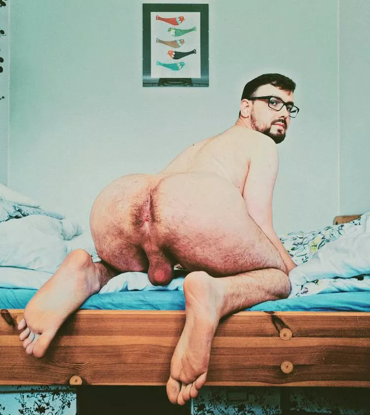 You said to keep it hairy, so I did, does it look good in this position? Isn't It too big? 🫣😥