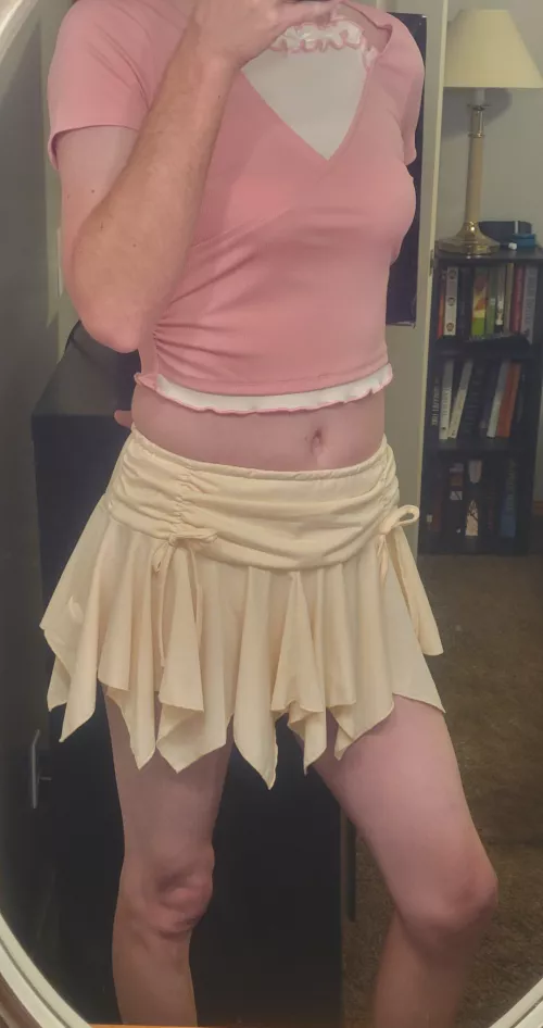 Cute lil skirt I just bought! New top too 🩷