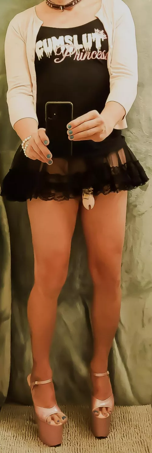 Displaying my chastity and cum cravings at the club tonight.