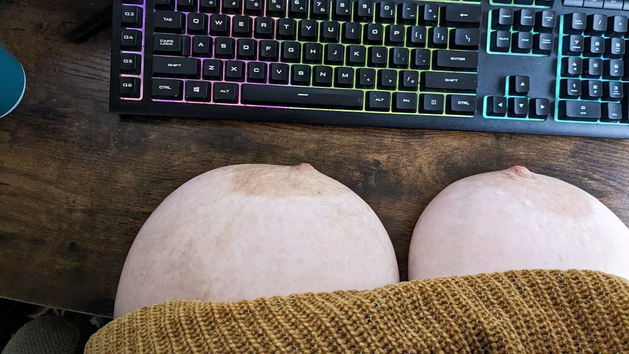 Distracted at work 😋