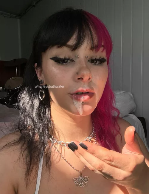 Emo girls look best with cum on their face