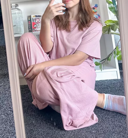 Enjoying my warm oily hands rubbing your sensitive head like this?