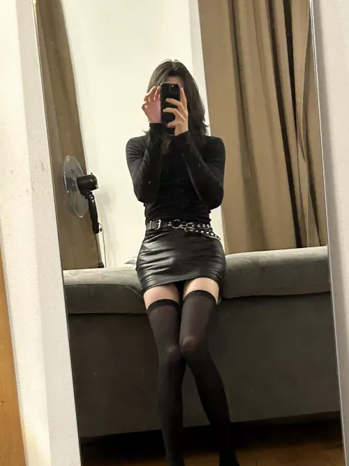 Felt cute in this skirt :3