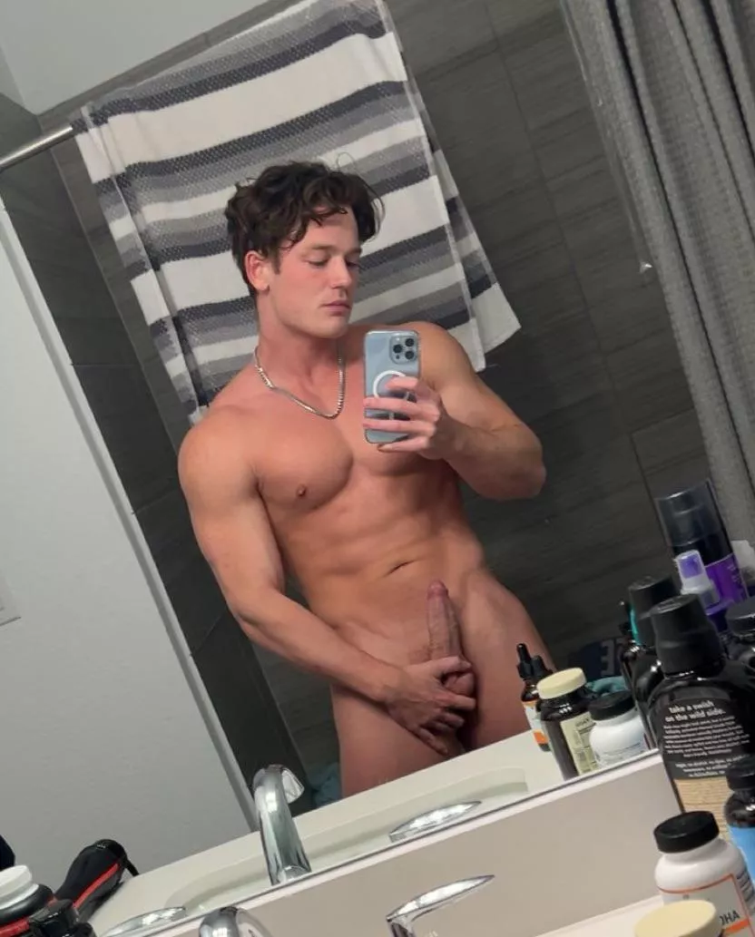 Fit guys or dad bods? 🤔