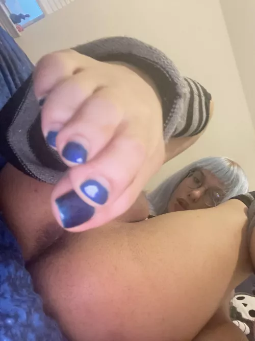 haven’t painted my nails in a while how do they look >.<