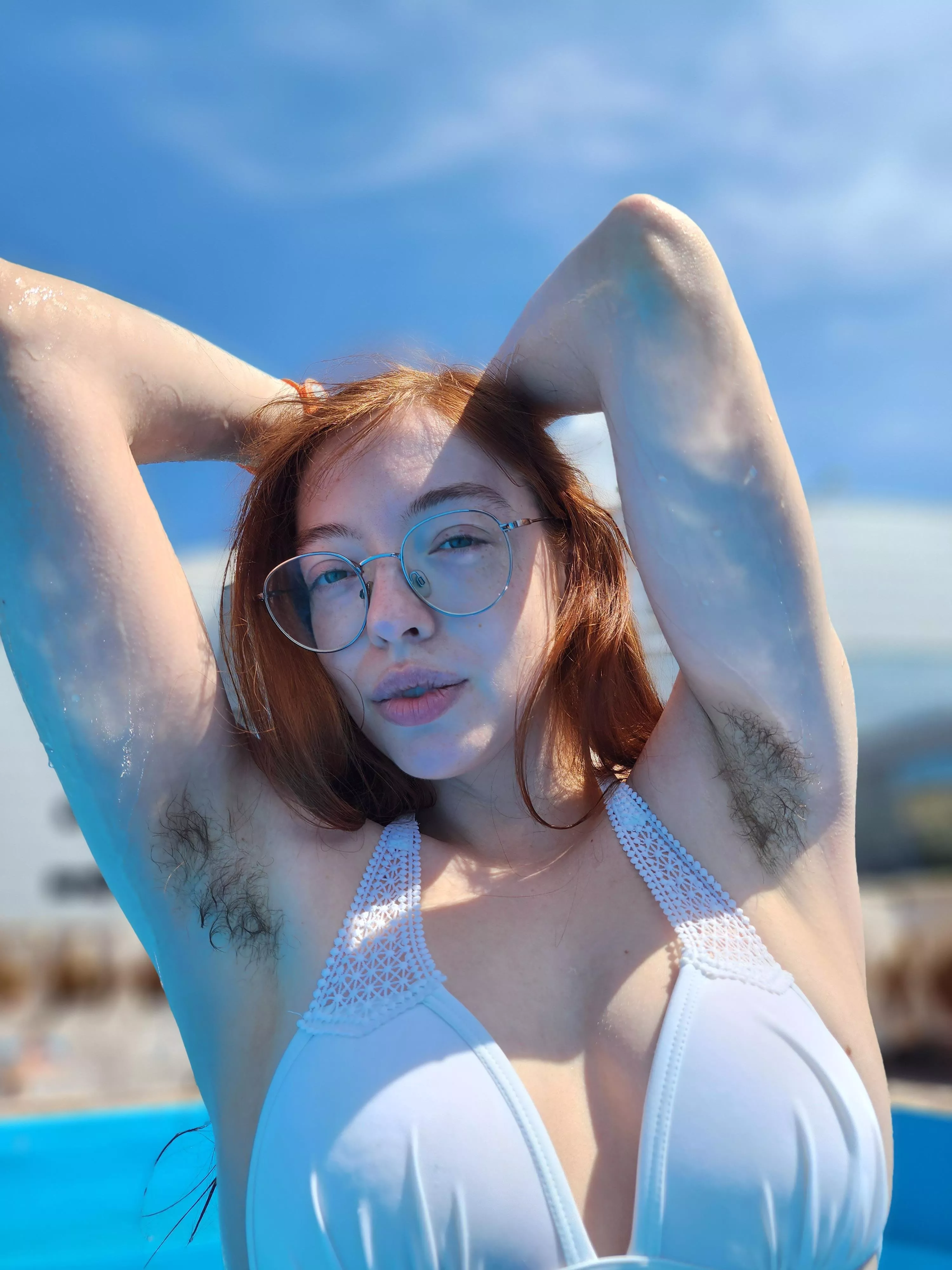 I stood out among other girls in the pool 😼