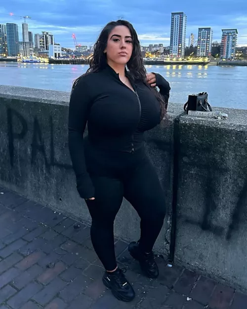 In theory this is not a revealing outfit