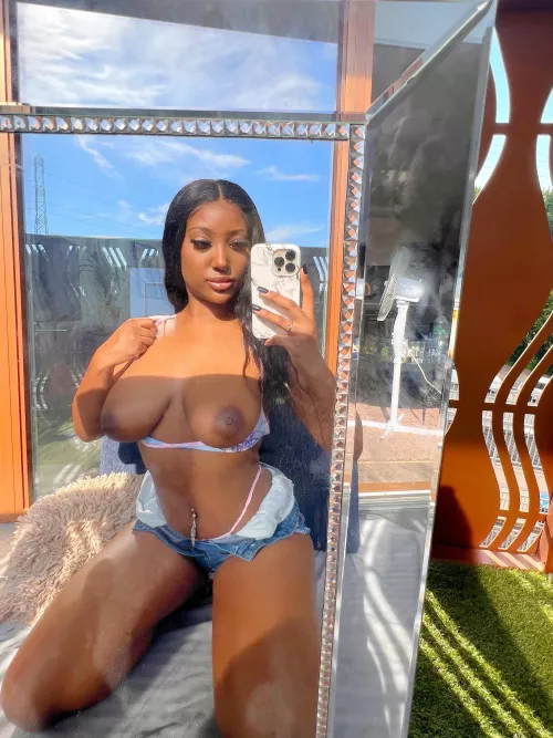 Outside nudes are the best