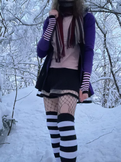 Wanna build a snowman? >w<